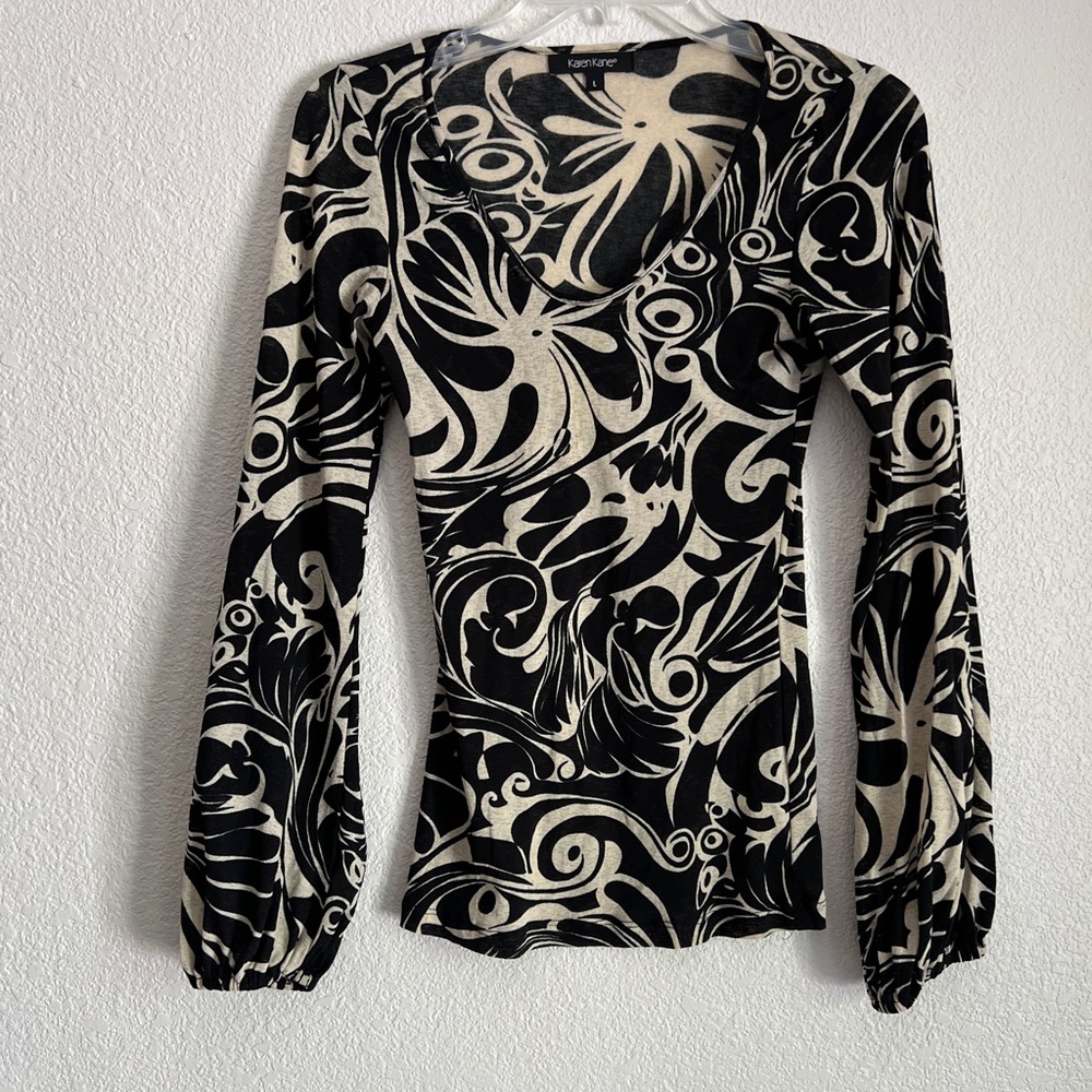 Karen Kane Black and White Fitted Graphic Blouse